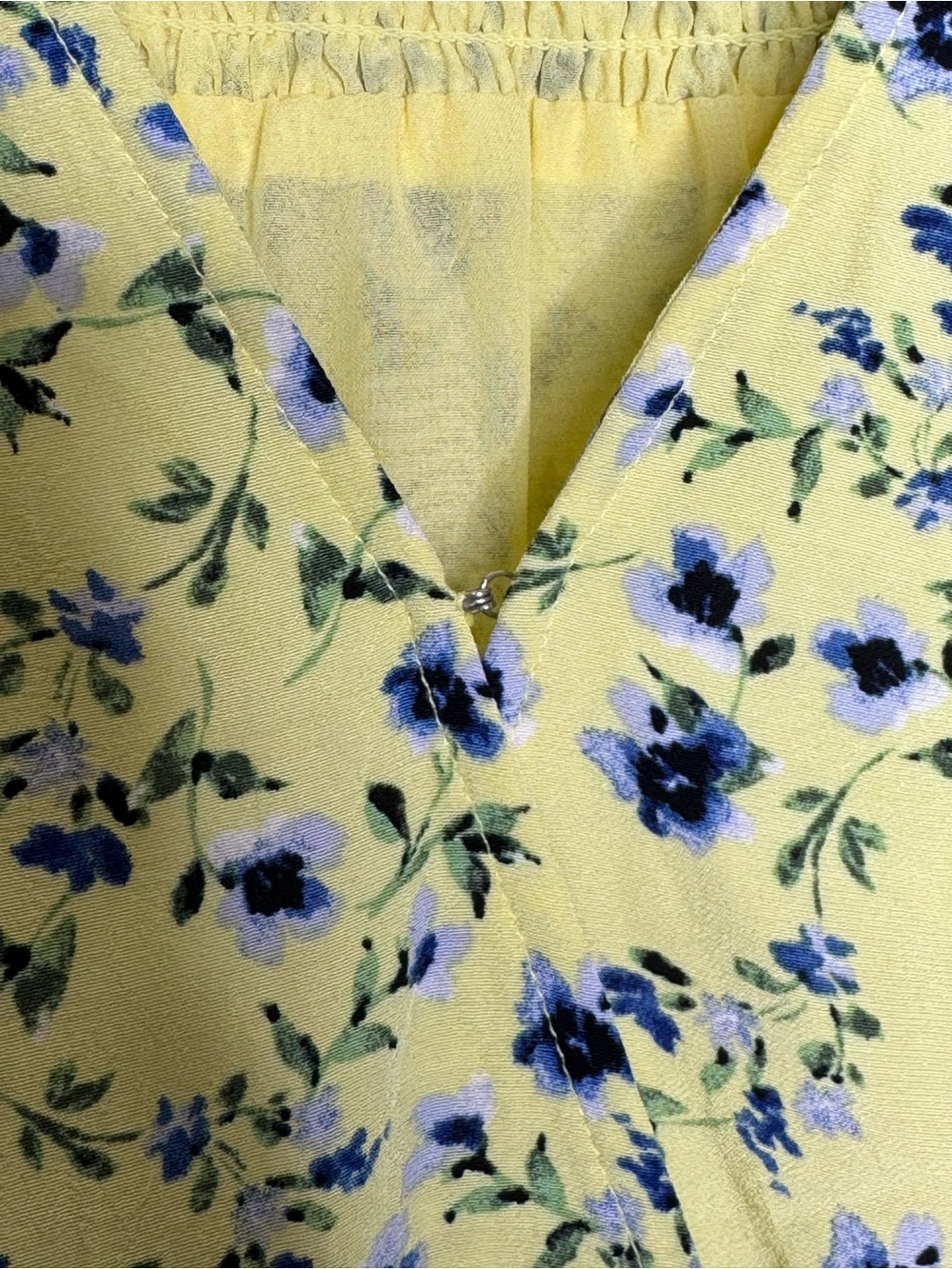 ASTR Yellow Floral Smocked V-Neck Crop Top - Picture 3 of 8